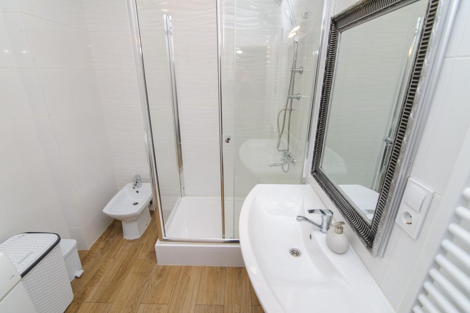 Extra Grand Lev Tolstoi Two Bedrooms Кишинів Екстер'єр фото